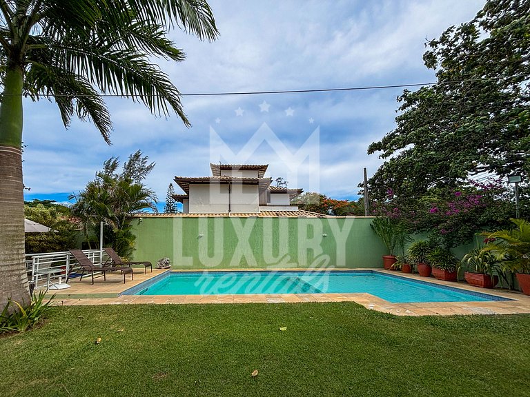 Casa com Cinco Suítes a poucos mts da Praia de Geribá