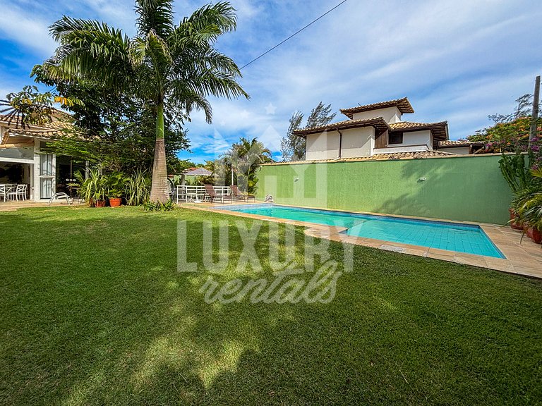 Casa com Cinco Suítes a poucos mts da Praia de Geribá