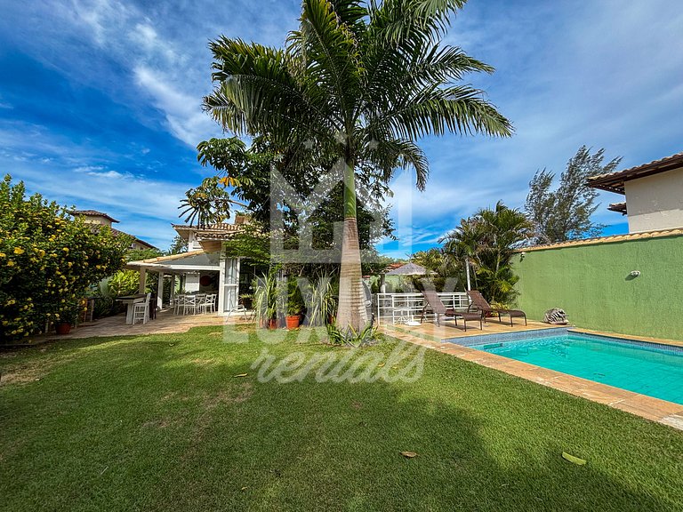 Casa com Cinco Suítes a poucos mts da Praia de Geribá