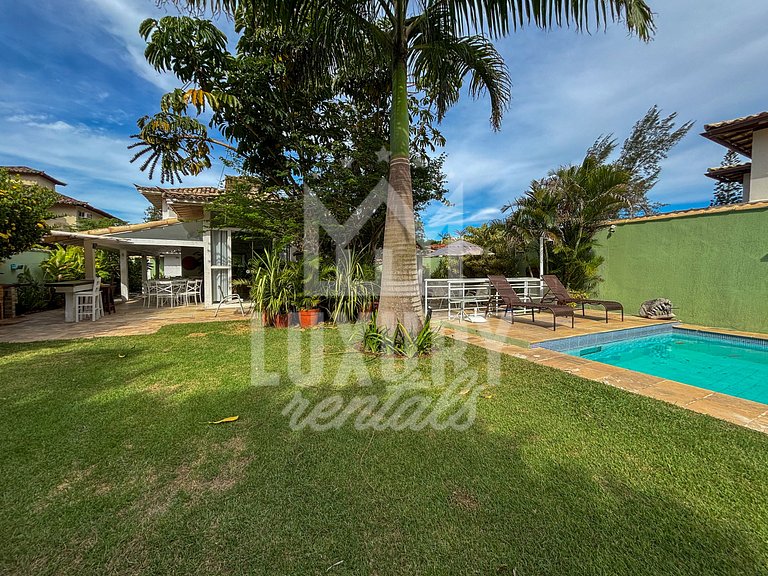 Casa com Cinco Suítes a poucos mts da Praia de Geribá