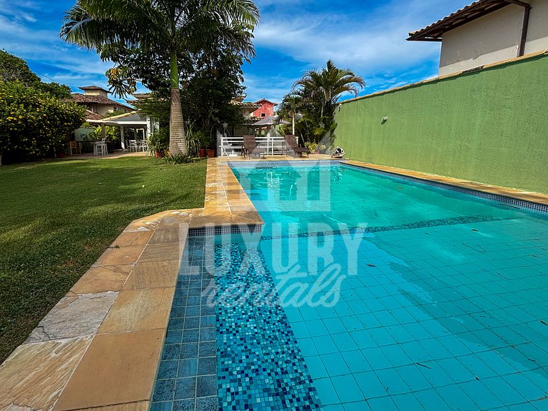 Casa com Cinco Suítes a poucos mts da Praia de Geribá