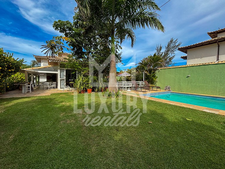 Casa com Cinco Suítes a poucos mts da Praia de Geribá