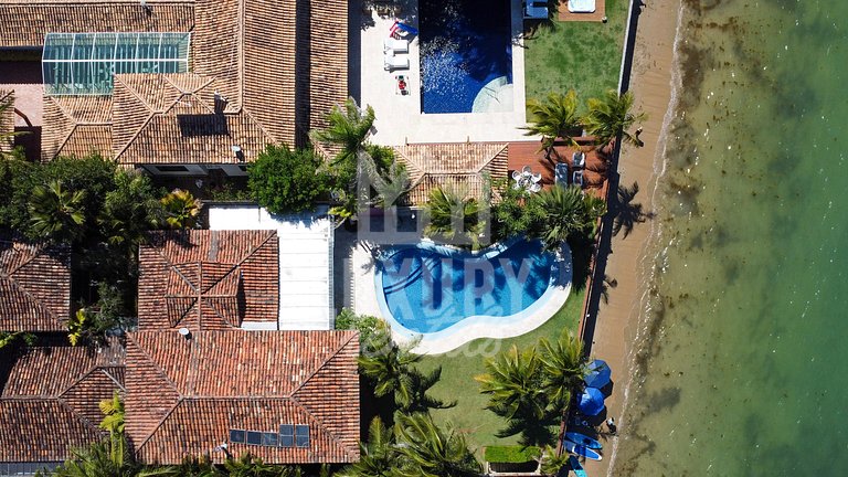 Mansão Praiana na Ferradura com Cinco Suítes
