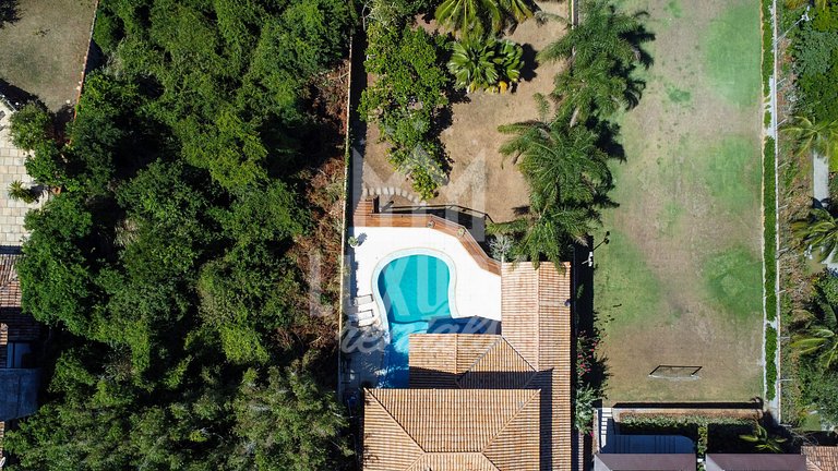 Mansão Contemporânea na Ferradura com Seis Quartos