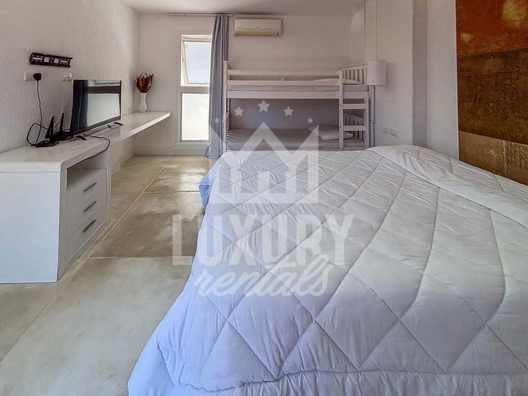 Mansão Pé na Areia com Dez Suítes em Geribá