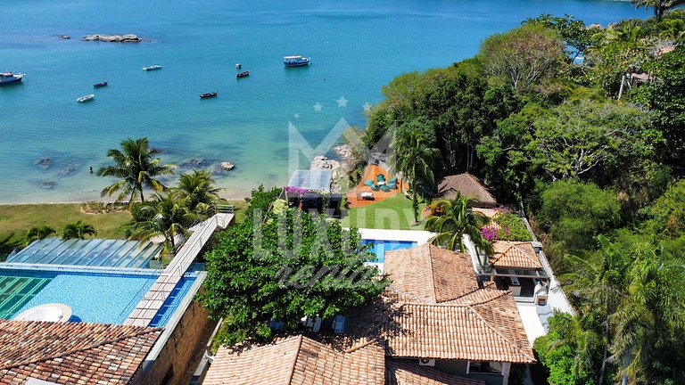 Mansão Pé Na Areia com Seis Suítes na Ferradura