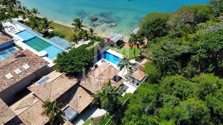 Mansão Pé Na Areia com Seis Suítes na Ferradura