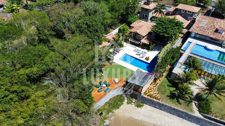 Mansão Pé Na Areia com Seis Suítes na Ferradura