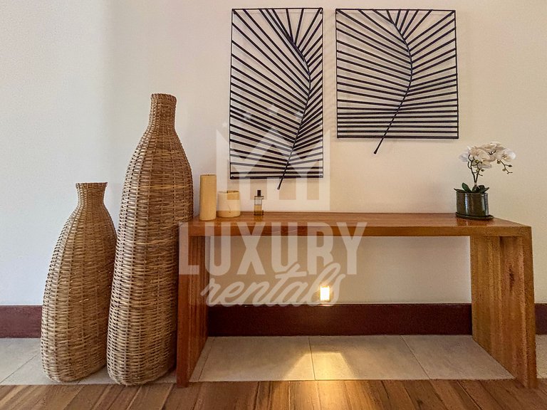 Mansão Pé Na Areia com Seis Suítes na Ferradura