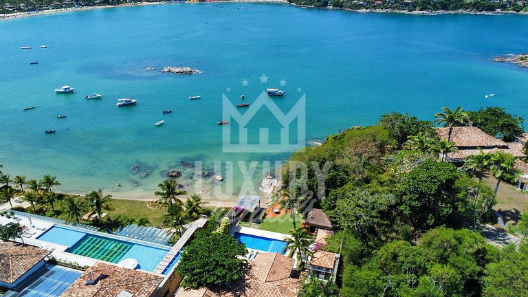Mansão Pé Na Areia com Seis Suítes na Ferradura