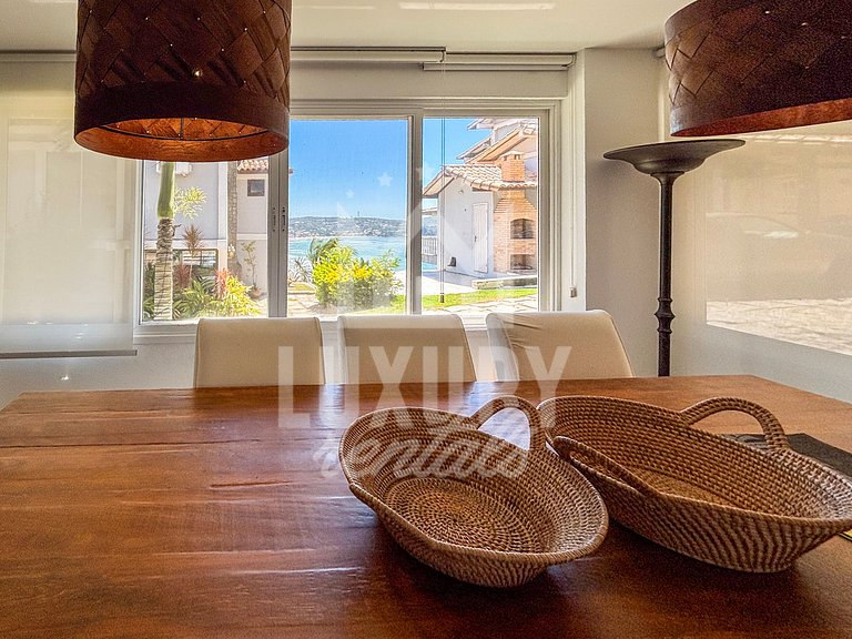 Casa em Condomínio com Acesso Direto à Geribá