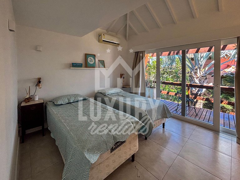 Casa em Condomínio com Acesso Direto à Geribá