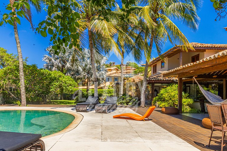 Casa de Luxo Seis Suítes na Ferradurinha