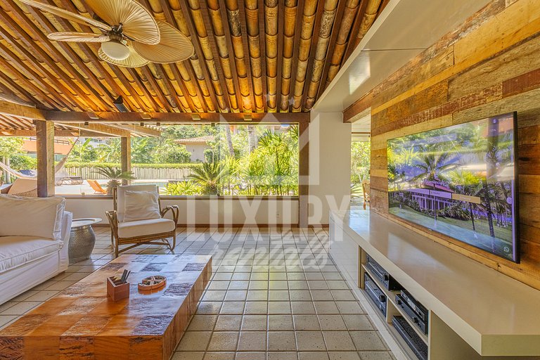 Casa de Luxo Seis Suítes na Ferradurinha