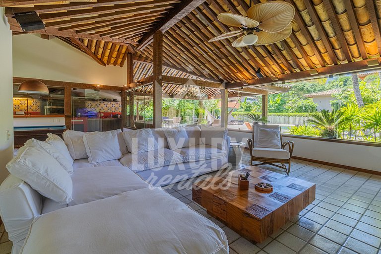 Casa de Luxo Seis Suítes na Ferradurinha