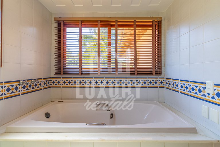 Casa de Luxo Seis Suítes na Ferradurinha