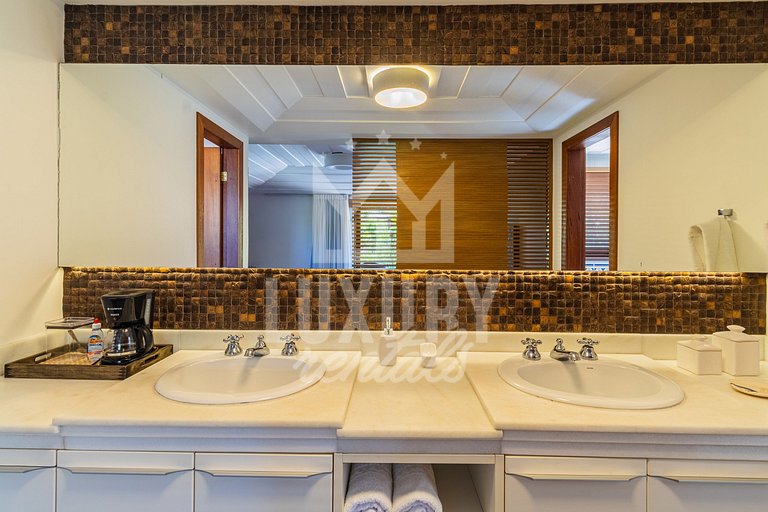 Casa de Luxo Seis Suítes na Ferradurinha