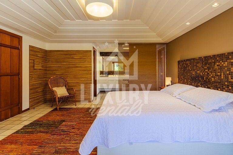 Casa de Luxo Seis Suítes na Ferradurinha