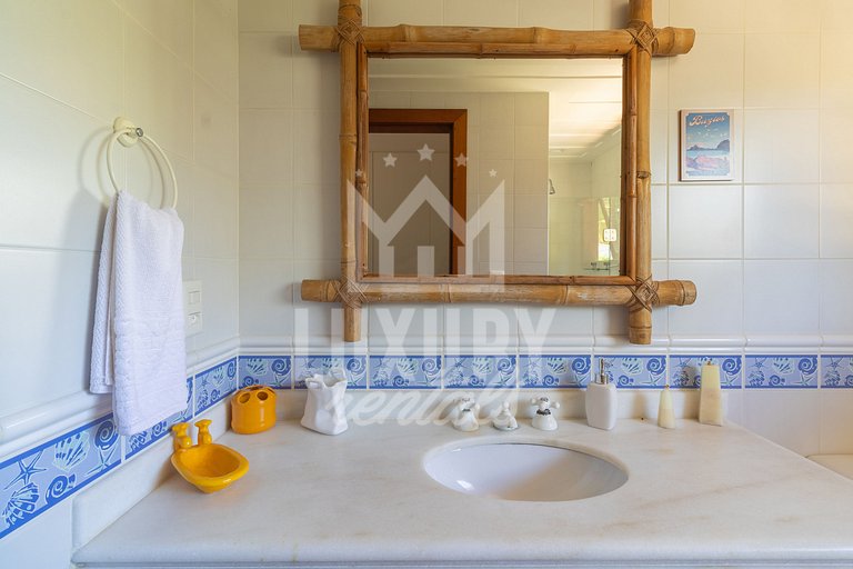 Casa de Luxo Seis Suítes na Ferradurinha