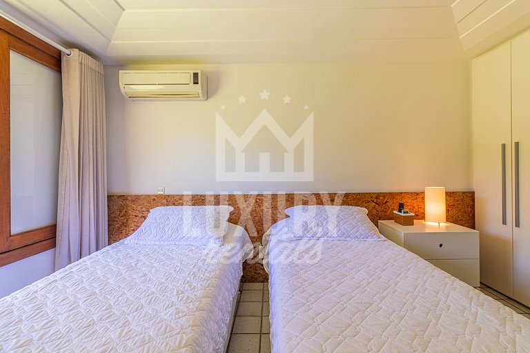 Casa de Luxo Seis Suítes na Ferradurinha