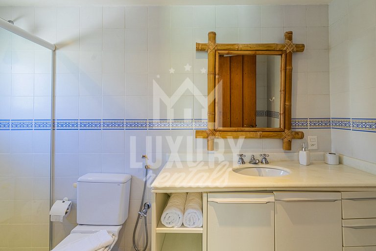 Casa de Luxo Seis Suítes na Ferradurinha