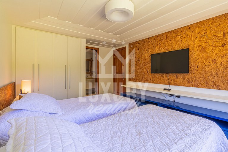 Casa de Luxo Seis Suítes na Ferradurinha