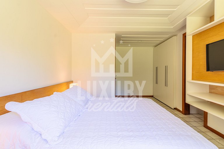 Casa de Luxo Seis Suítes na Ferradurinha
