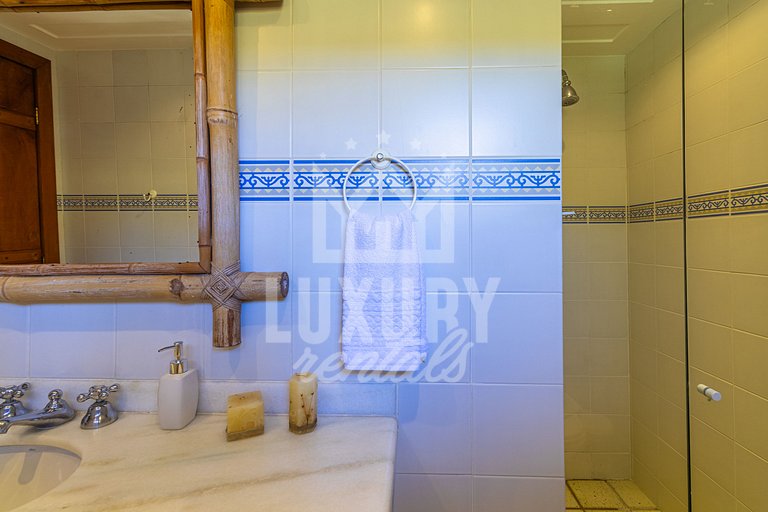 Casa de Luxo Seis Suítes na Ferradurinha