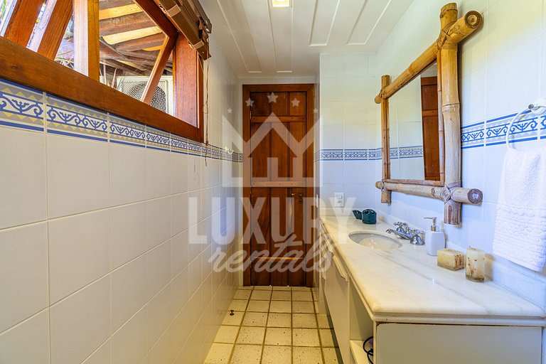 Casa de Luxo Seis Suítes na Ferradurinha