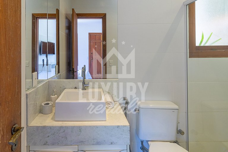 Casa de Luxo Seis Suítes na Ferradurinha