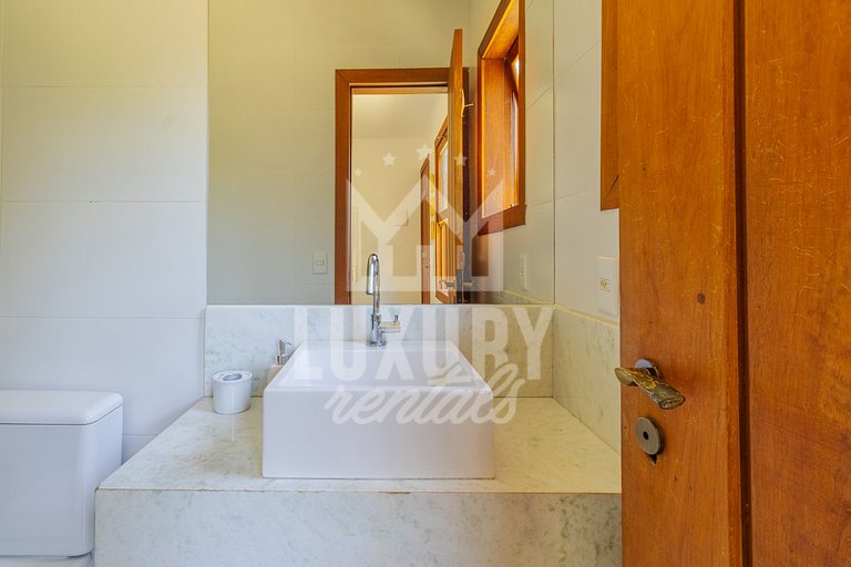 Casa de Luxo Seis Suítes na Ferradurinha