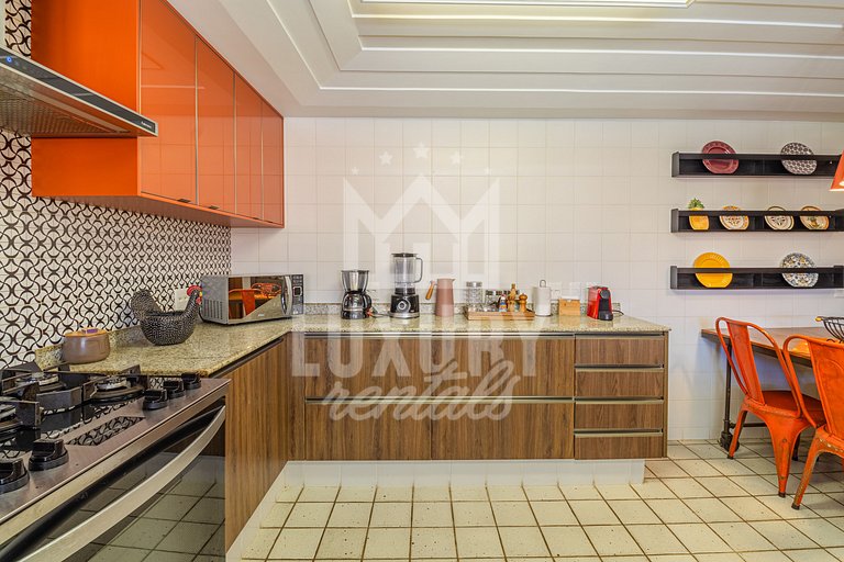 Casa de Luxo Seis Suítes na Ferradurinha