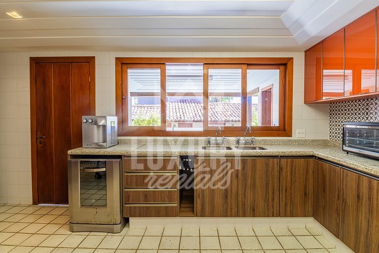 Casa de Luxo Seis Suítes na Ferradurinha