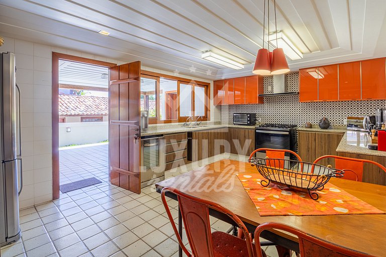 Casa de Luxo Seis Suítes na Ferradurinha
