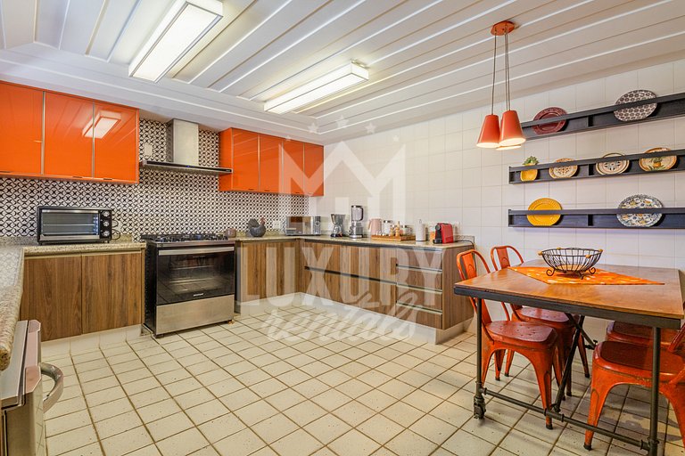 Casa de Luxo Seis Suítes na Ferradurinha