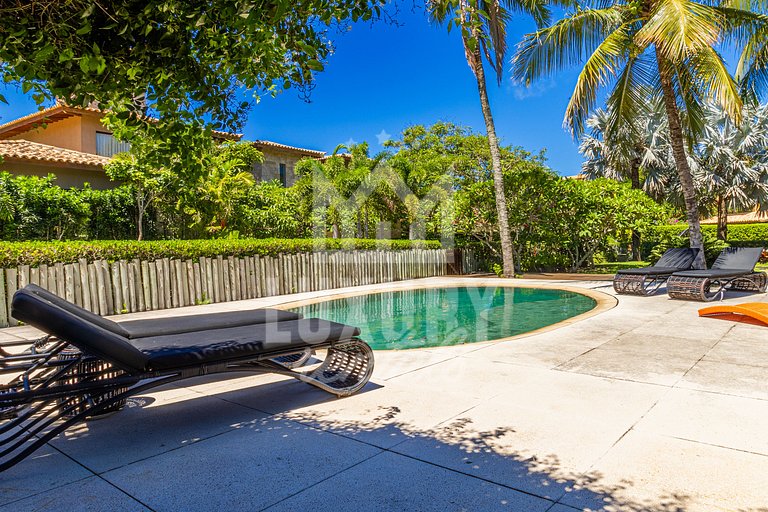 Casa de Luxo Seis Suítes na Ferradurinha