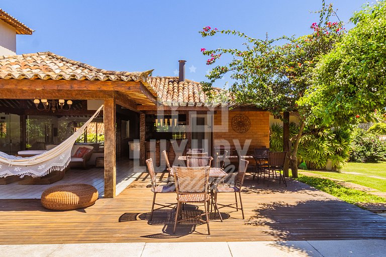 Casa de Luxo Seis Suítes na Ferradurinha
