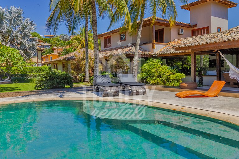 Casa de Luxo Seis Suítes na Ferradurinha