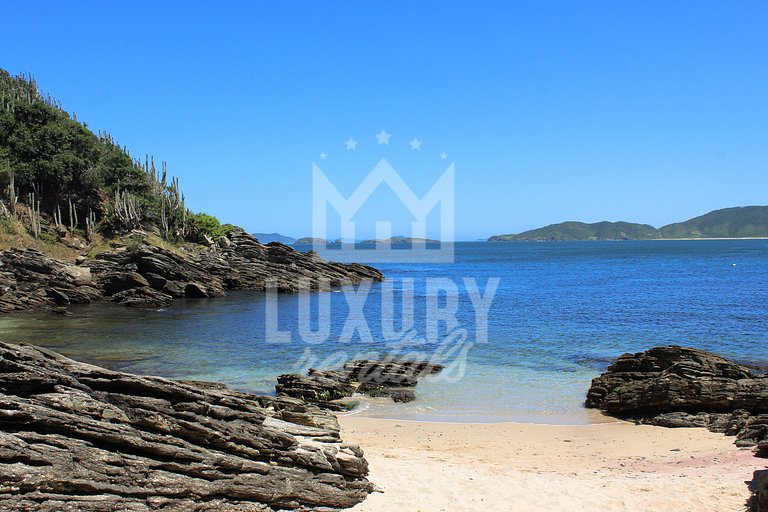 Casa de Luxo Seis Suítes na Ferradurinha