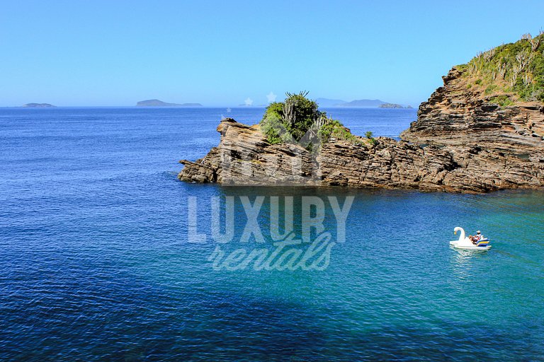 Casa de Luxo Seis Suítes na Ferradurinha