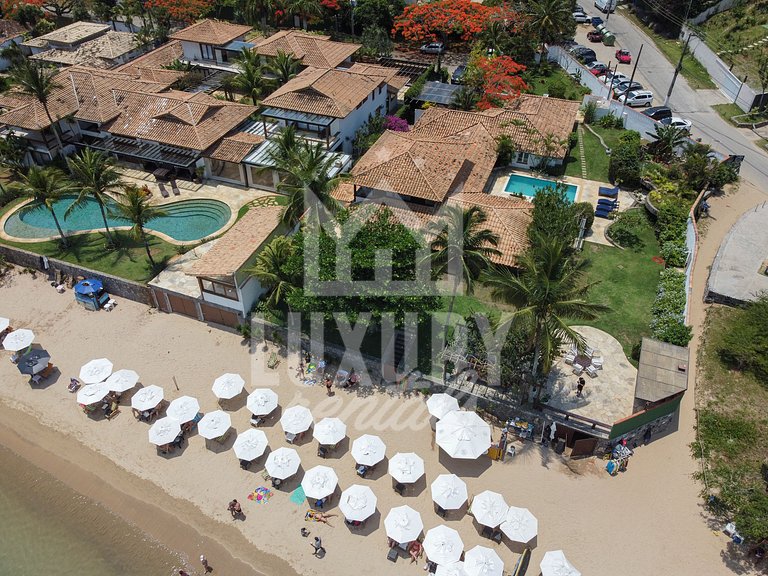 Mansão à beira-mar na Praia da Ferradura