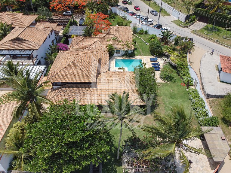 Mansão à beira-mar na Praia da Ferradura