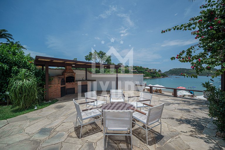 Mansão à beira-mar na Praia da Ferradura