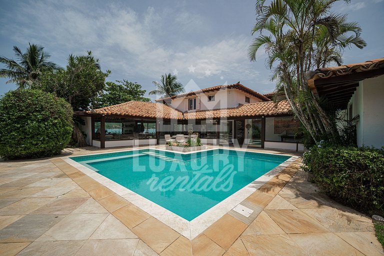 Mansão à beira-mar na Praia da Ferradura