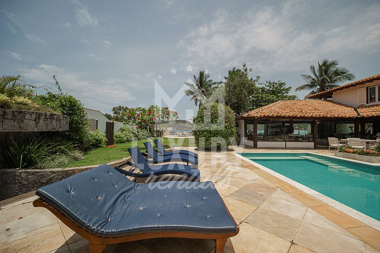 Mansão à beira-mar na Praia da Ferradura