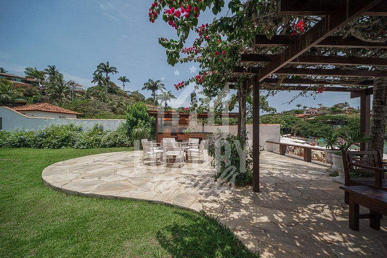 Mansão à beira-mar na Praia da Ferradura