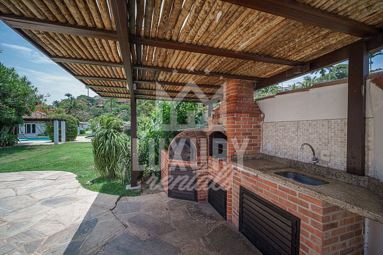 Mansão à beira-mar na Praia da Ferradura