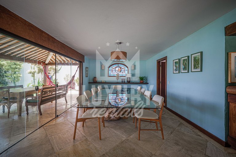 Mansão à beira-mar na Praia da Ferradura