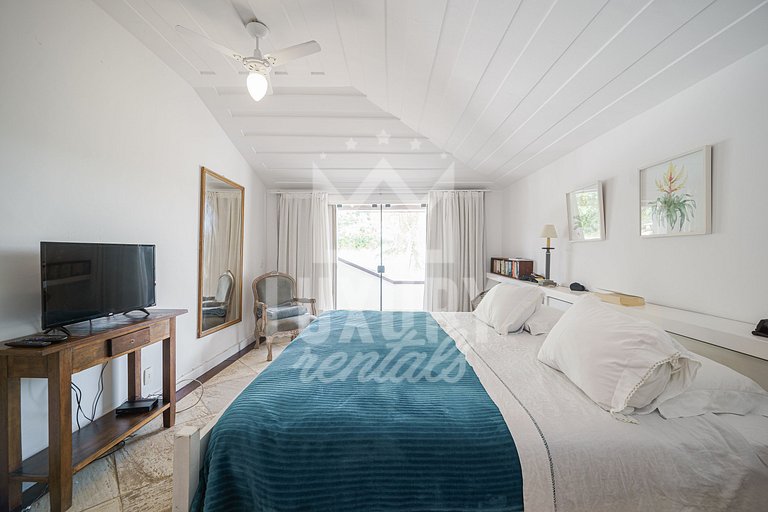 Mansão à beira-mar na Praia da Ferradura