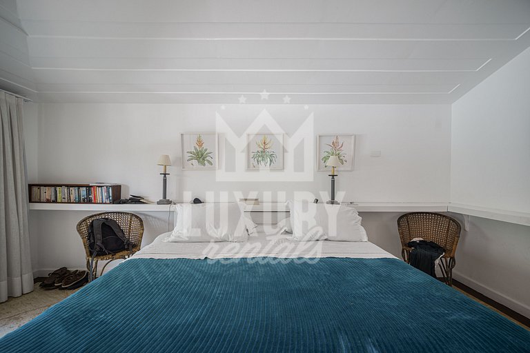 Mansão à beira-mar na Praia da Ferradura